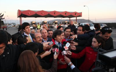 Ministro Golborne anuncia traslado de peaje de Coronel y rebaja de su tarifa.