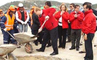 Seremi MOP encabeza colocación de primera piedra para la  construcción del nuevo puerto de Lebu.