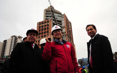 Ministro Golborne encabeza inicio de demolición de edificio Torre O’Higgins en Concepción